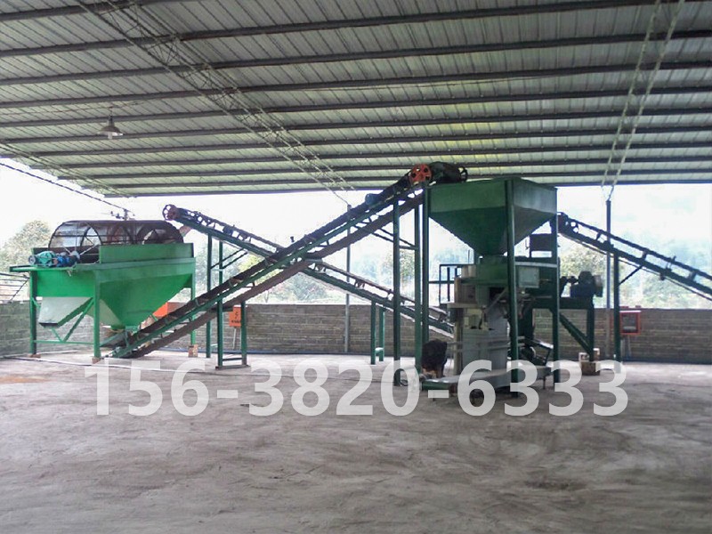 猪粪有机肥发酵筛分包装现场