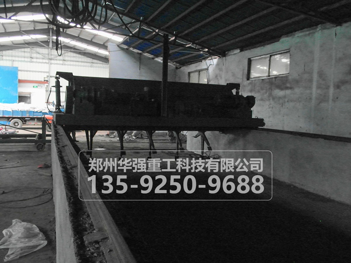 污泥翻堆机